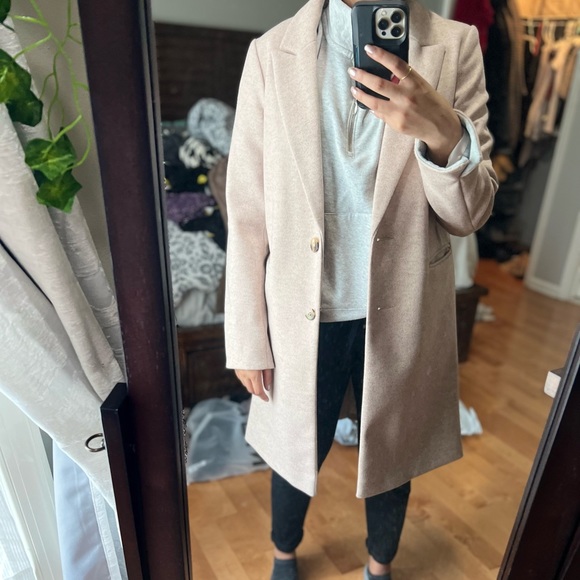 Cream coat - Picture 1 of 5